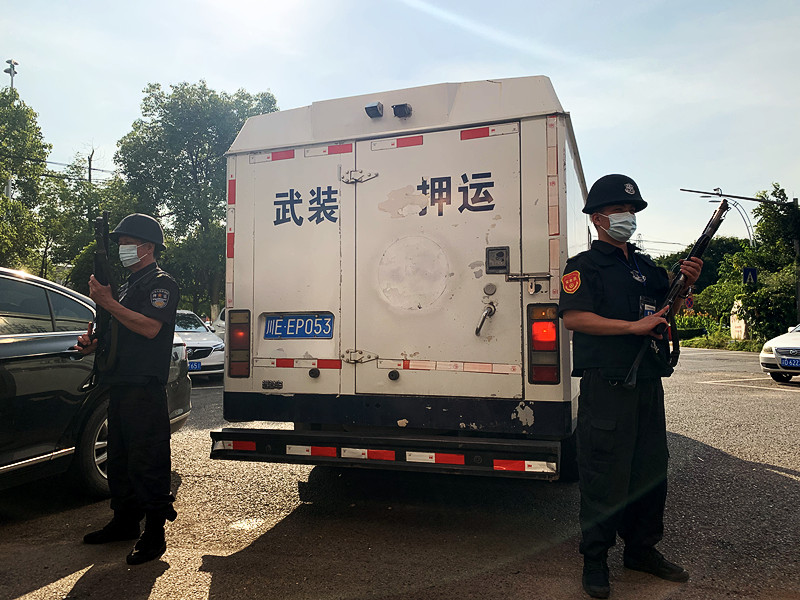 高温中执行警戒.jpg